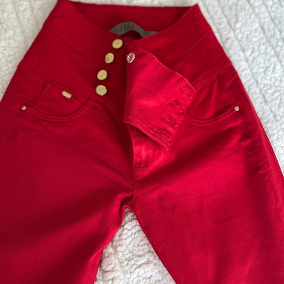 NWOT.Skinny jeans with a high rise, lifting and accentuating your glutes. - Picture 4 of 8